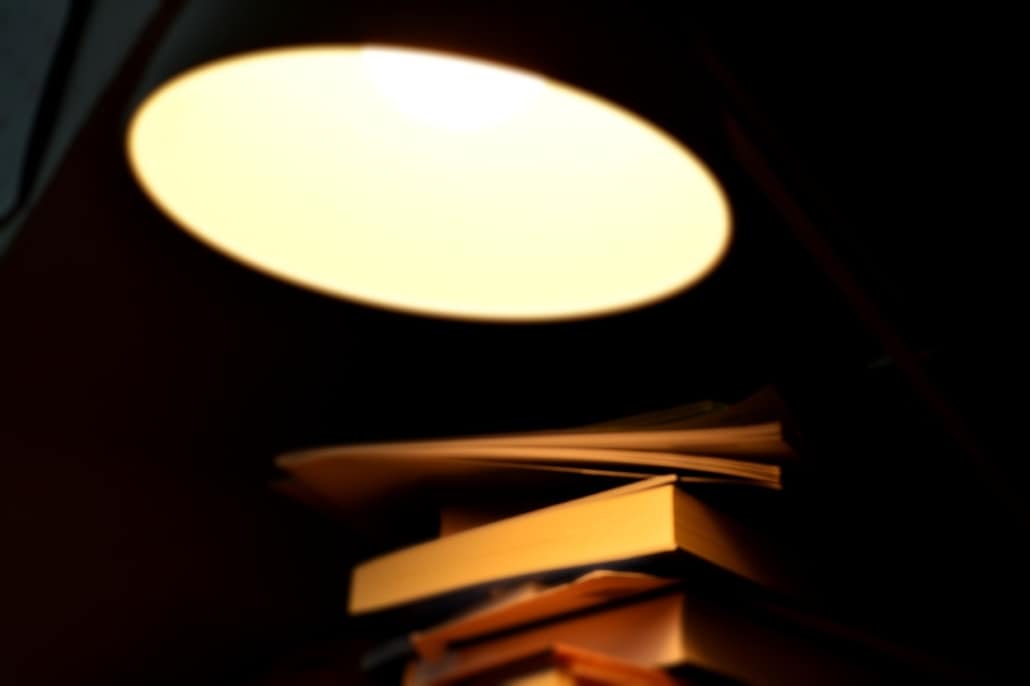 Lampe Bücherstapel