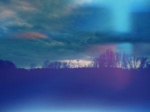 Grübeln dunkle Wolken