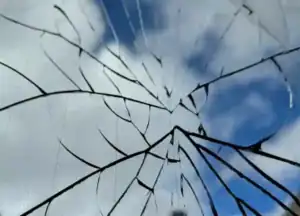 Glas kaputt – zerbrochen